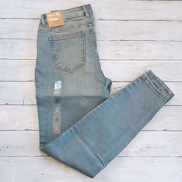 Women's Mid-Rise Skinny Jeans - Picture 2 of 6